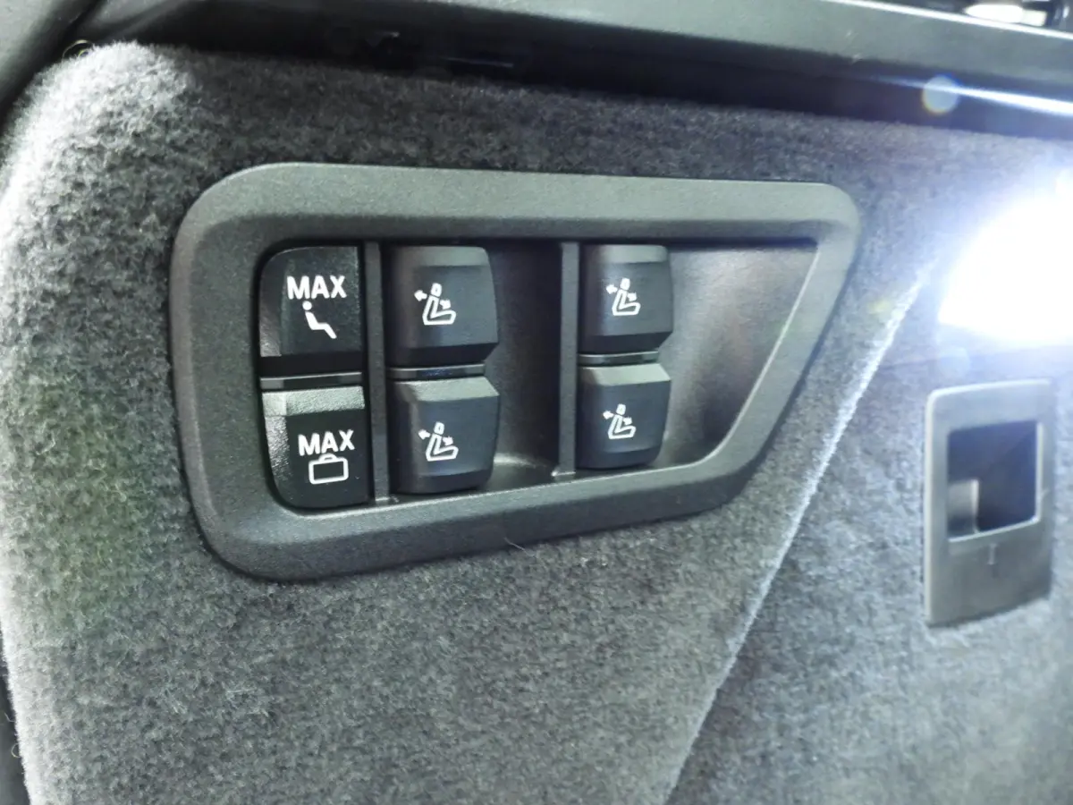 xDrive40i | M-Sportpakket | LED | Leder | HUD | Active cruise | Panoramadak | Trekhaak | Active steering | DAB | Harman-kardon sound | Alu 22 inch