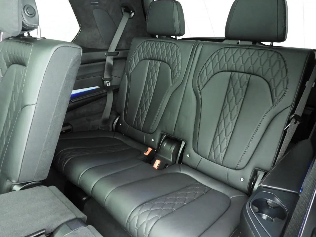xDrive40i | M-Sportpakket | LED | Leder | HUD | Active cruise | Panoramadak | Trekhaak | Active steering | DAB | Harman-kardon sound | Alu 22 inch