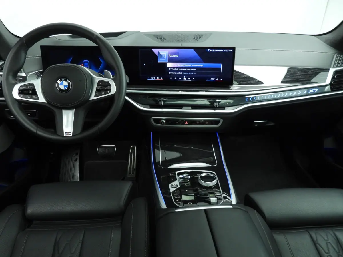 xDrive40i | M-Sportpakket | LED | Leder | HUD | Active cruise | Panoramadak | Trekhaak | Active steering | DAB | Harman-kardon sound | Alu 22 inch
