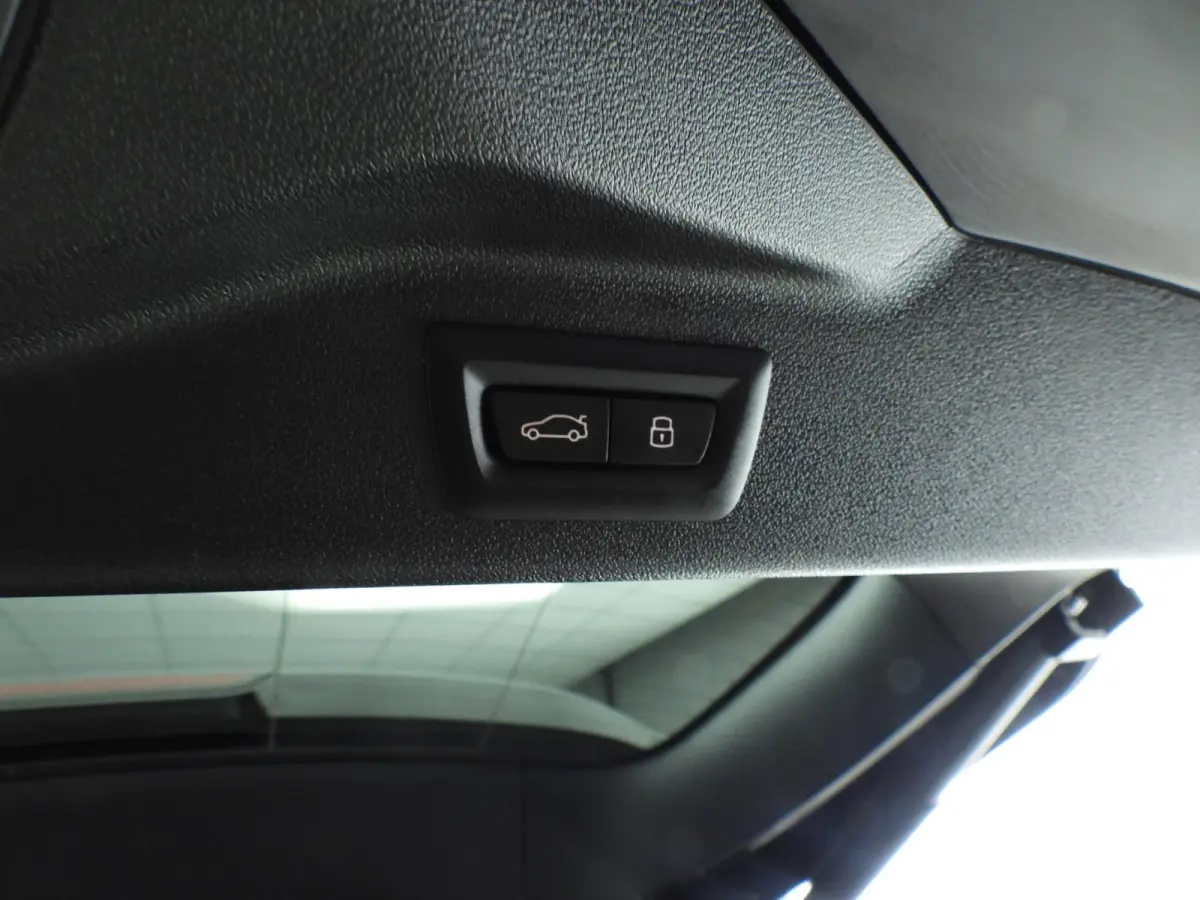 xDrive40i | M-Sportpakket | LED | Leder | HUD | Active cruise | Panoramadak | Trekhaak | Active steering | DAB | Harman-kardon sound | Alu 22 inch