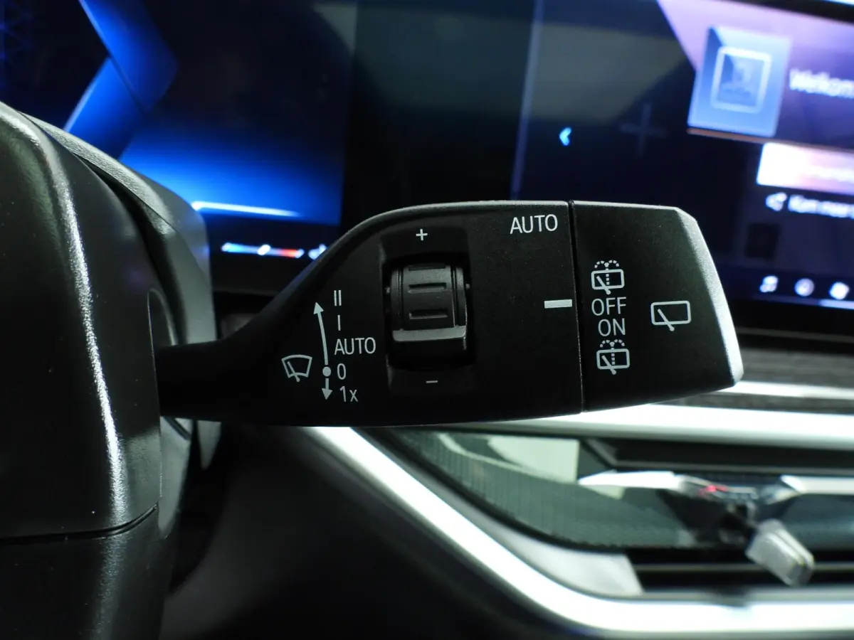 xDrive40i | M-Sportpakket | LED | Leder | HUD | Active cruise | Panoramadak | Trekhaak | Active steering | DAB | Harman-kardon sound | Alu 22 inch