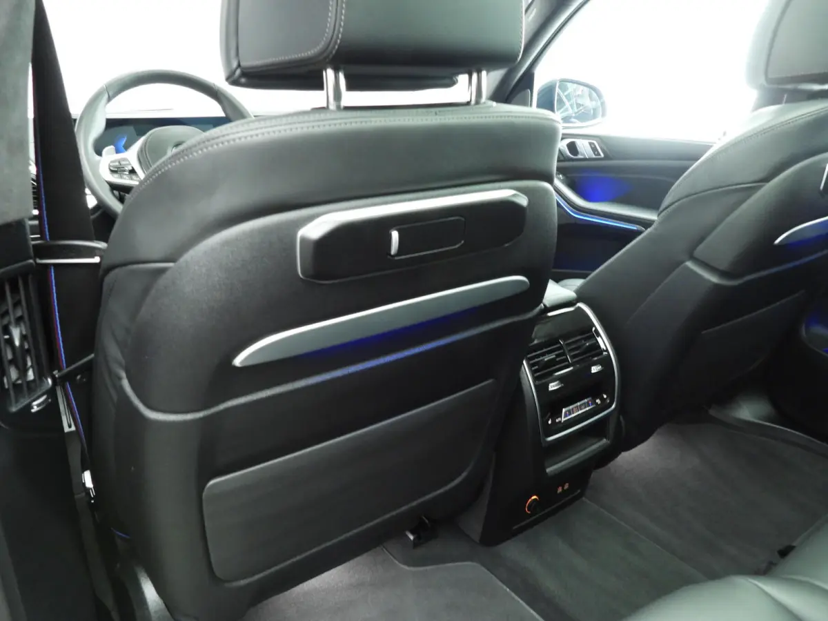 xDrive40i | M-Sportpakket | LED | Leder | HUD | Active cruise | Panoramadak | Trekhaak | Active steering | DAB | Harman-kardon sound | Alu 22 inch