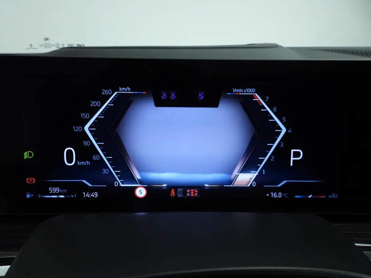 xDrive40i | M-Sportpakket | LED | Leder | HUD | Active cruise | Panoramadak | Trekhaak | Active steering | DAB | Harman-kardon sound | Alu 22 inch