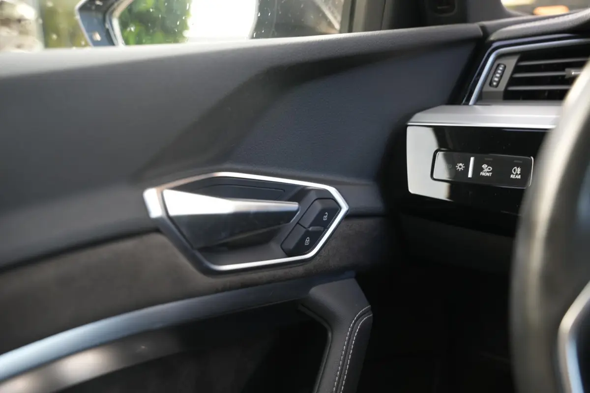 50 quattro S edition 71 kWh S-line Pano Trekhaak Matrx LED DAB Camera LM "21 SOH 87