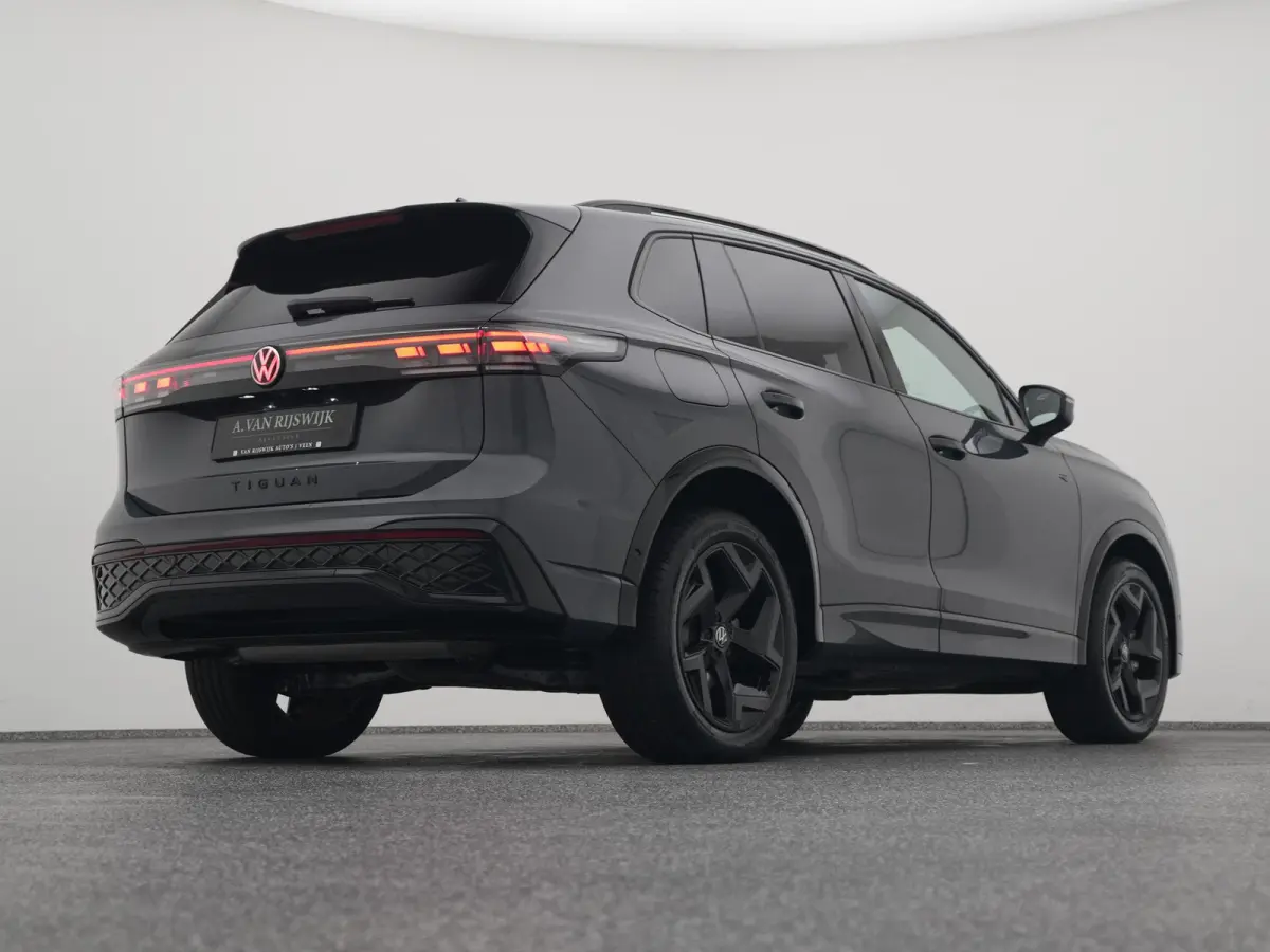 1.5 eHybrid R-Line Edition | PANO | ADAPTIVE | CAMERA | STOELMASSAGE
