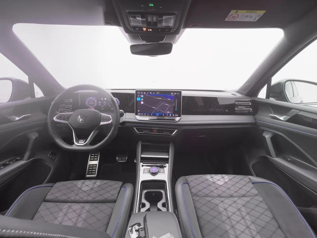 1.5 eHybrid R-Line Edition | PANO | ADAPTIVE | CAMERA | STOELMASSAGE
