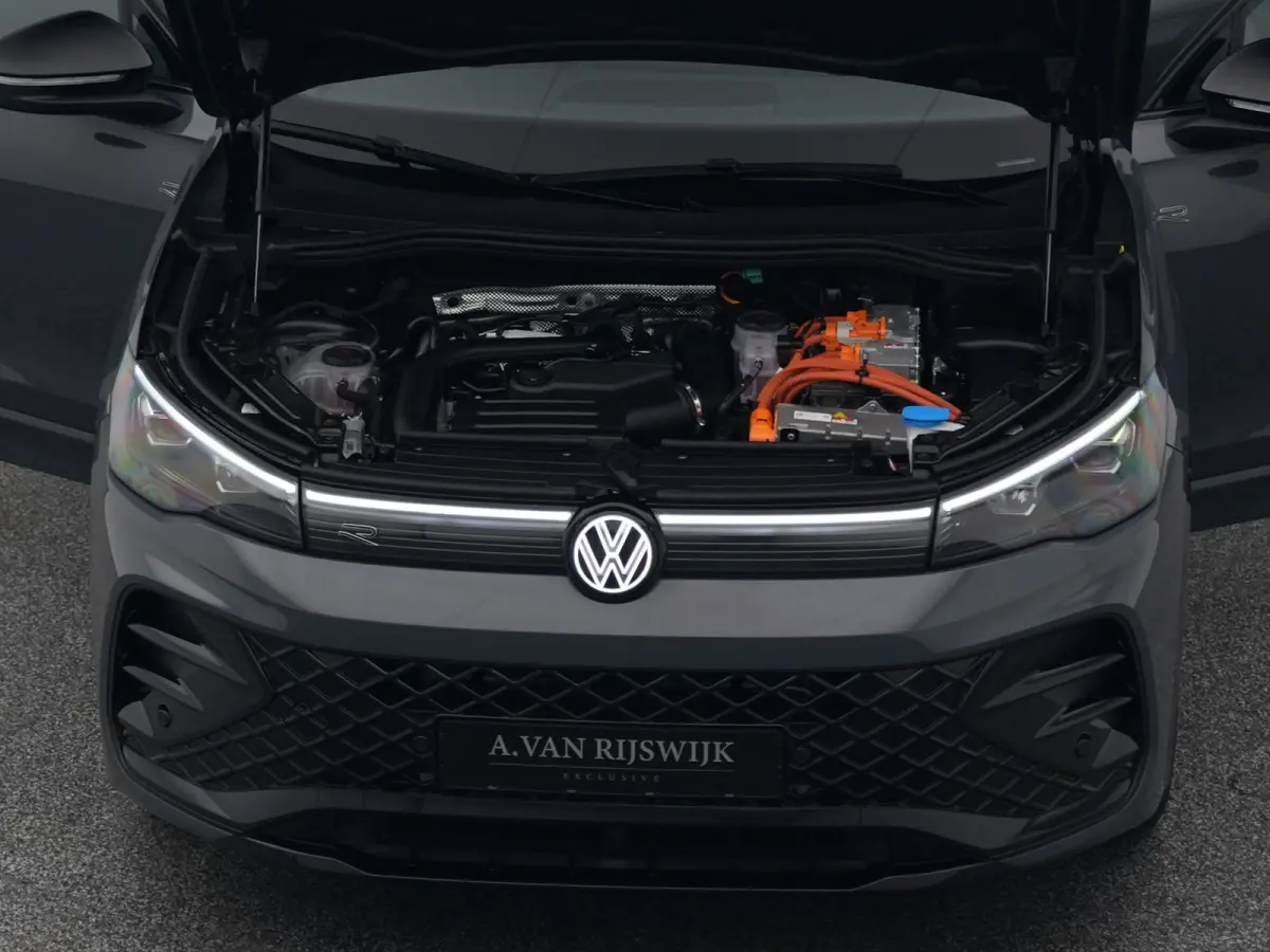 1.5 eHybrid R-Line Edition | PANO | ADAPTIVE | CAMERA | STOELMASSAGE