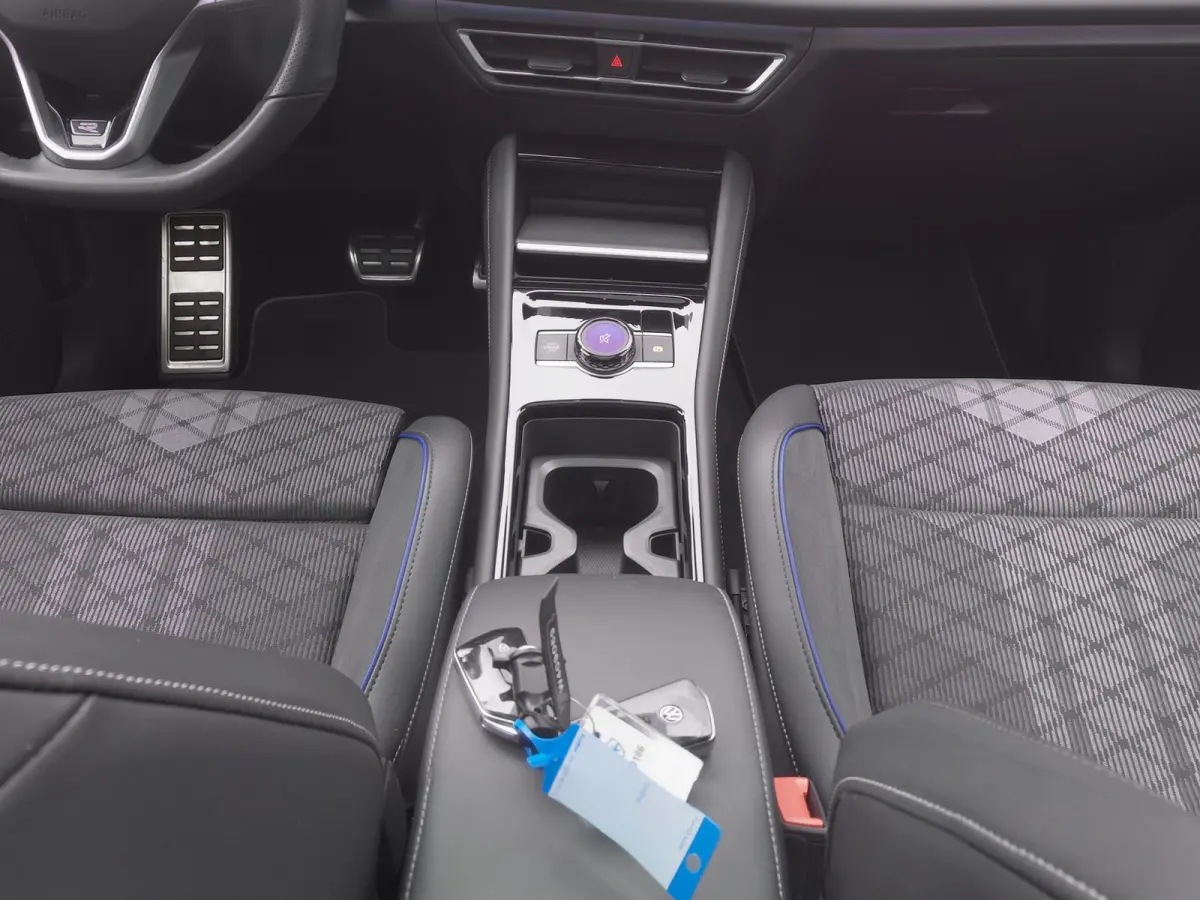 1.5 eHybrid R-Line Edition | PANO | ADAPTIVE | CAMERA | STOELMASSAGE