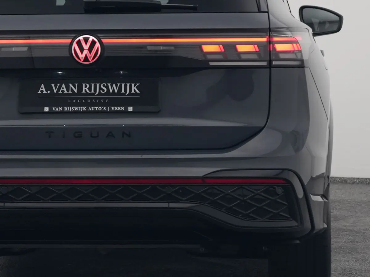 1.5 eHybrid R-Line Edition | PANO | ADAPTIVE | CAMERA | STOELMASSAGE