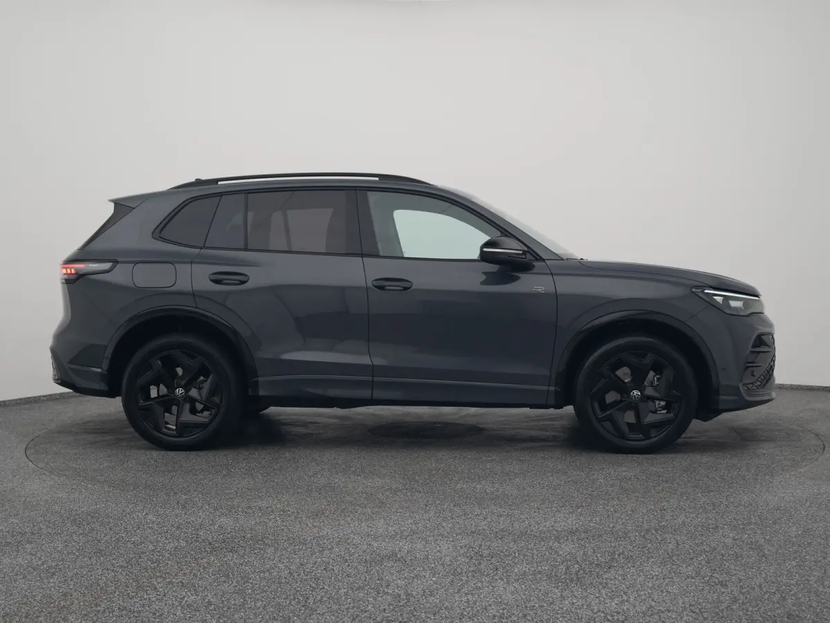 1.5 eHybrid R-Line Edition | PANO | ADAPTIVE | CAMERA | STOELMASSAGE