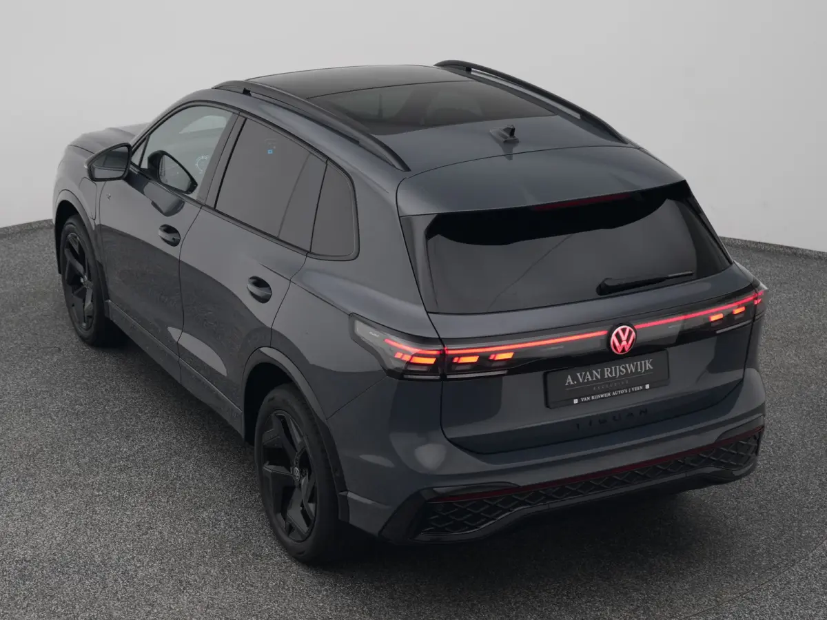 1.5 eHybrid R-Line Edition | PANO | ADAPTIVE | CAMERA | STOELMASSAGE