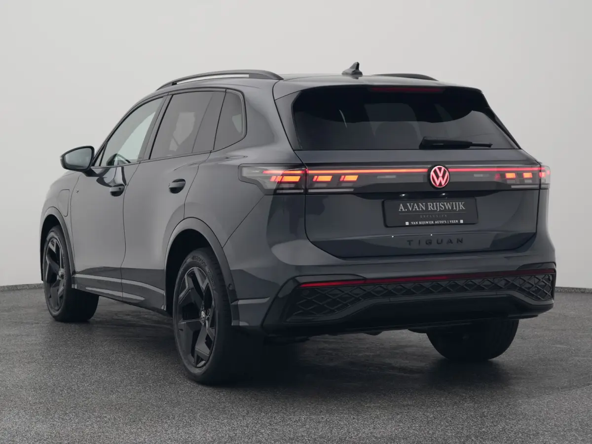 1.5 eHybrid R-Line Edition | PANO | ADAPTIVE | CAMERA | STOELMASSAGE