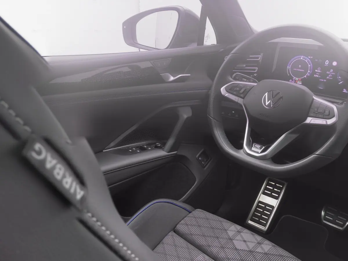 1.5 eHybrid R-Line Edition | PANO | ADAPTIVE | CAMERA | STOELMASSAGE