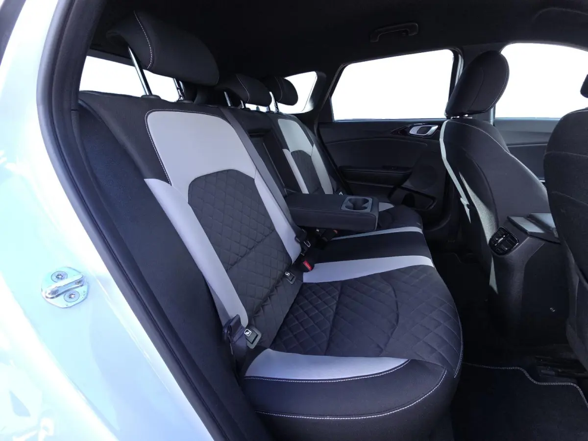 1.0 T-GDi GT-Line Business Edition Dealer onderhouden | Fabrieksgarantie t/ m 27-9-2028 +3x 1 jaar* | NAP
