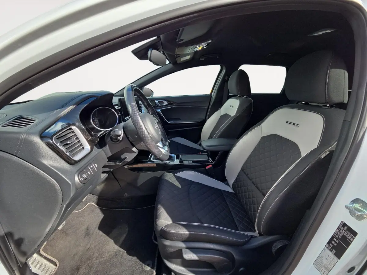 1.0 T-GDi GT-Line Business Edition Dealer onderhouden | Fabrieksgarantie t/ m 27-9-2028 +3x 1 jaar* | NAP