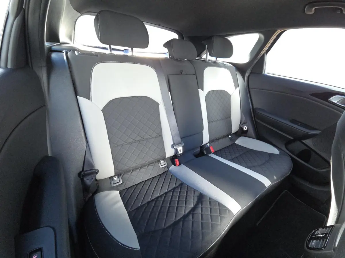 1.0 T-GDi GT-Line Business Edition Dealer onderhouden | Fabrieksgarantie t/ m 27-9-2028 +3x 1 jaar* | NAP