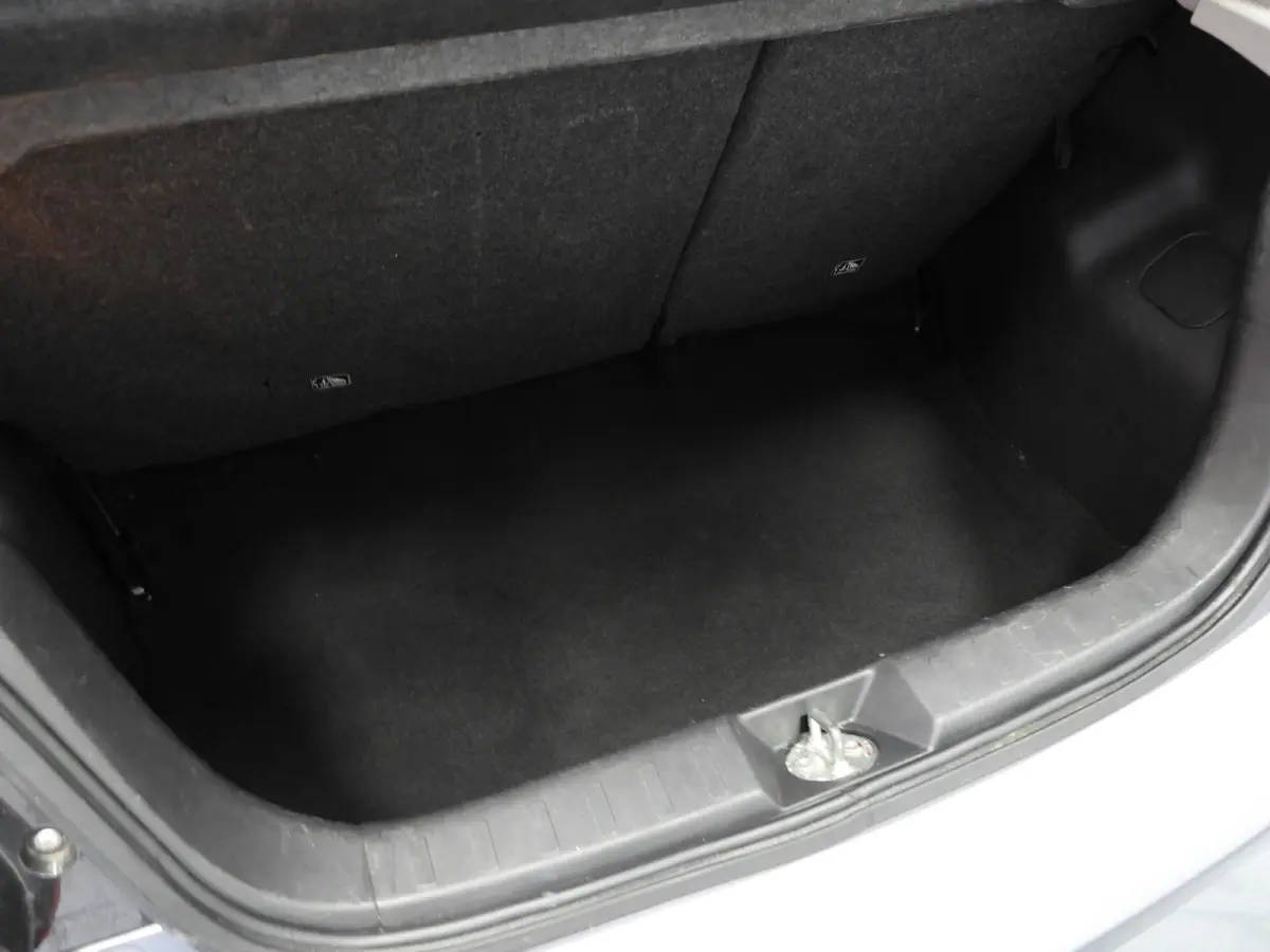 1.0i Active NAVI/AIRCO/BLUETOOTH/LMV!