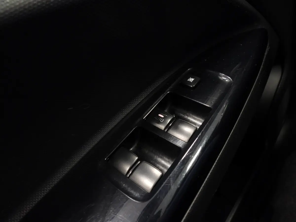 1.0i Active NAVI/AIRCO/BLUETOOTH/LMV!