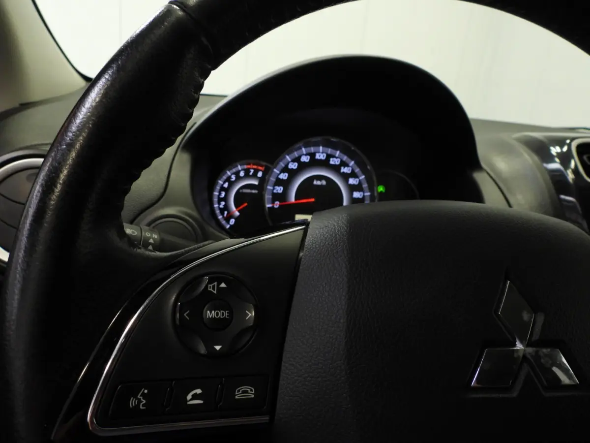 1.0i Active NAVI/AIRCO/BLUETOOTH/LMV!