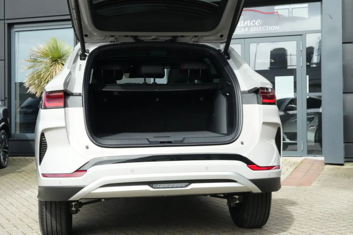 1.5 DM-i PHEV Boost | 218 PK | Pano | HUD | 360° Camera | BYD SEAL U 1.5 DM-i PHEV Boost met 218 PK, 1.498 cc 4-cilinder plug-in hybride aandrijving, panoramadak, Head-Up Display, 360° cam