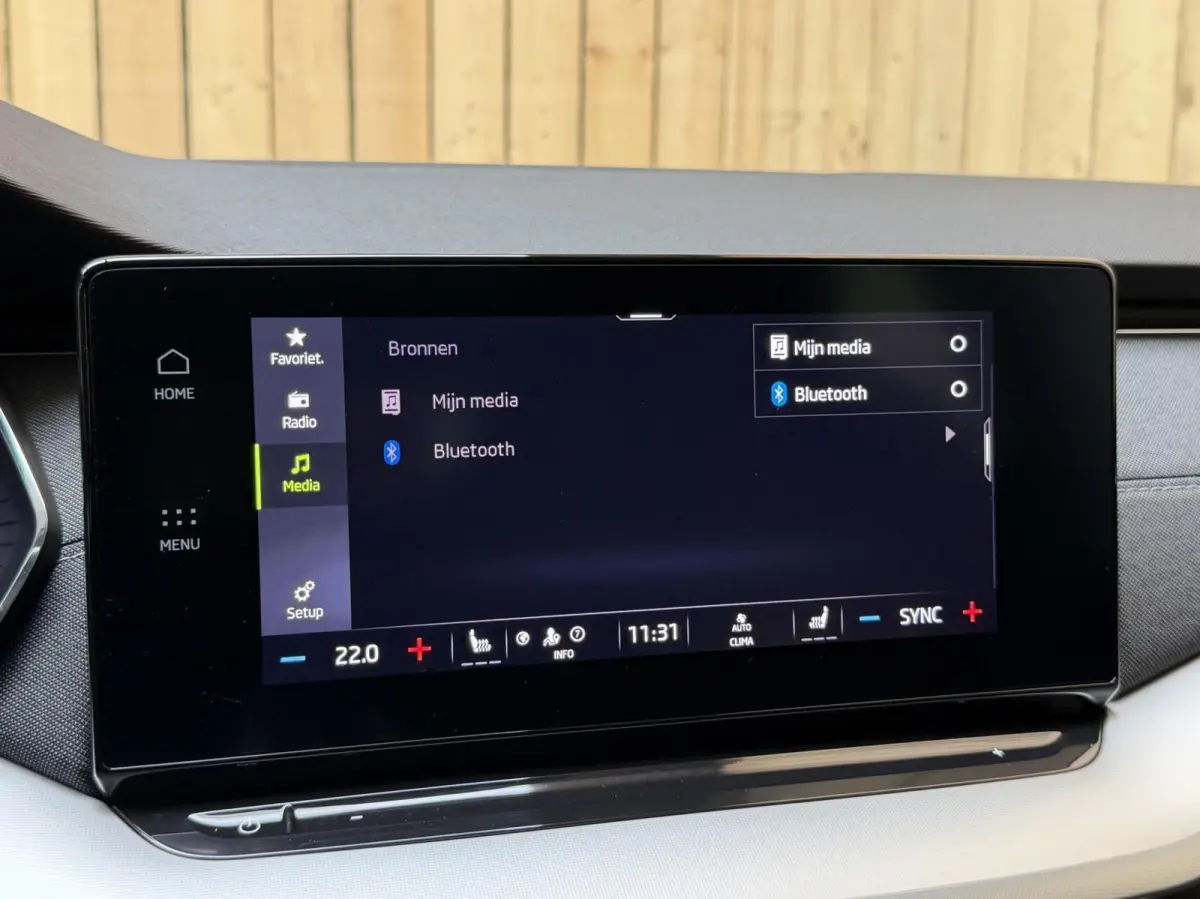 1.0 e-TSI Business Edition Plus Automaat | Apple CarPlay/Android Auto | Adaptieve cruise control | Dode hoek detectie | LED verlichting | Panoramadak | Parkeersensoren voor en achter | Stoel