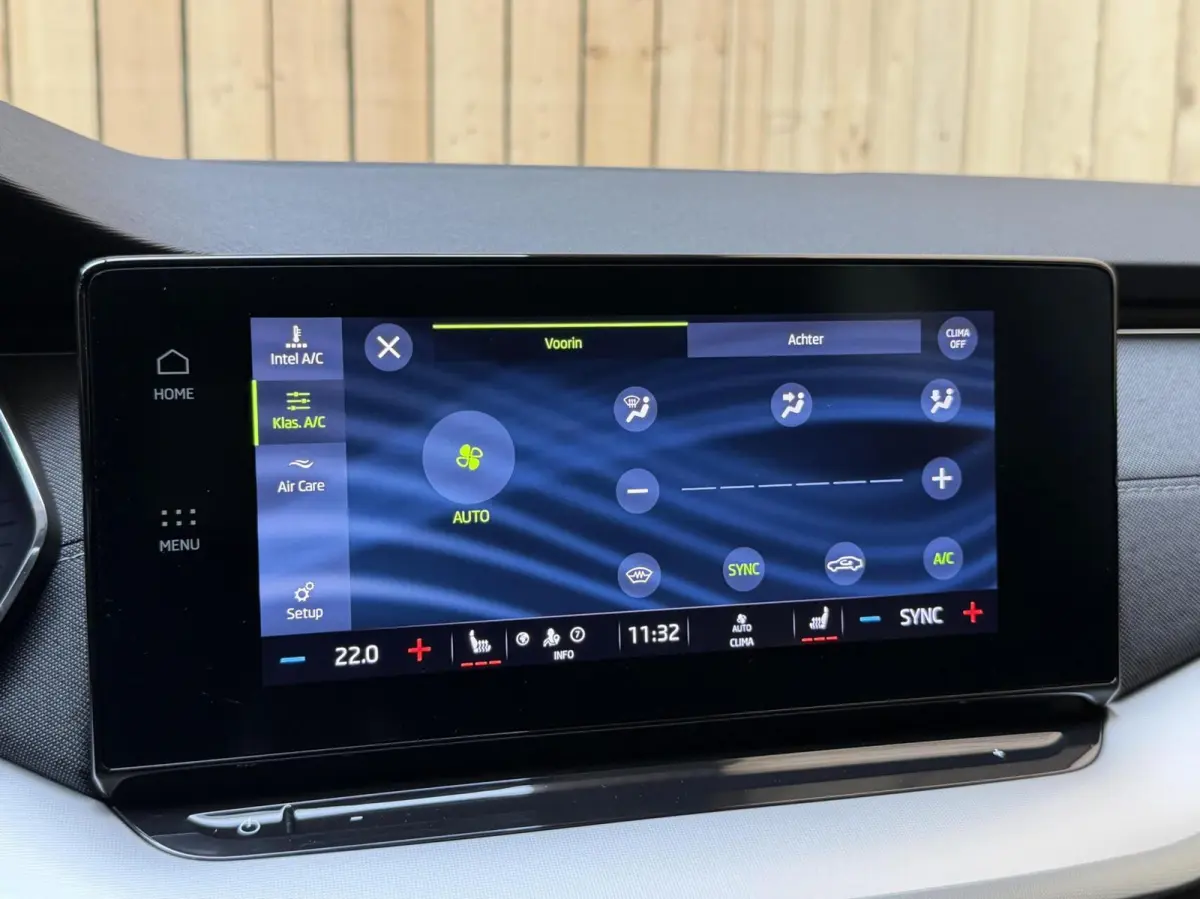 1.0 e-TSI Business Edition Plus Automaat | Apple CarPlay/Android Auto | Adaptieve cruise control | Dode hoek detectie | LED verlichting | Panoramadak | Parkeersensoren voor en achter | Stoel