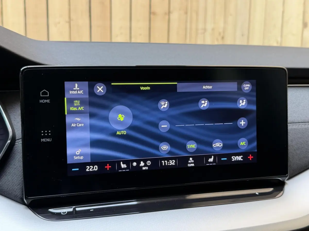 1.0 e-TSI Business Edition Plus Automaat | Apple CarPlay/Android Auto | Adaptieve cruise control | Dode hoek detectie | LED verlichting | Panoramadak | Parkeersensoren voor en achter | Stoel