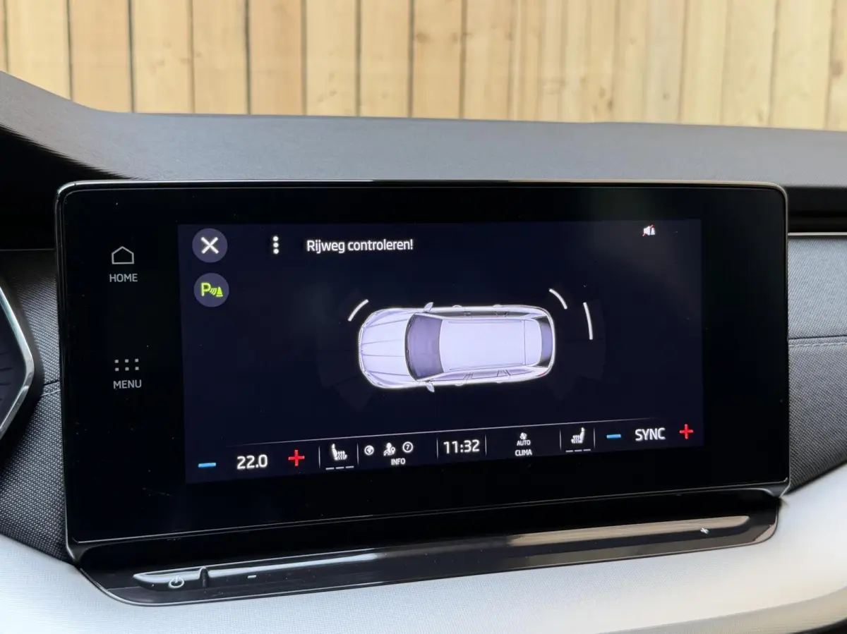 1.0 e-TSI Business Edition Plus Automaat | Apple CarPlay/Android Auto | Adaptieve cruise control | Dode hoek detectie | LED verlichting | Panoramadak | Parkeersensoren voor en achter | Stoel