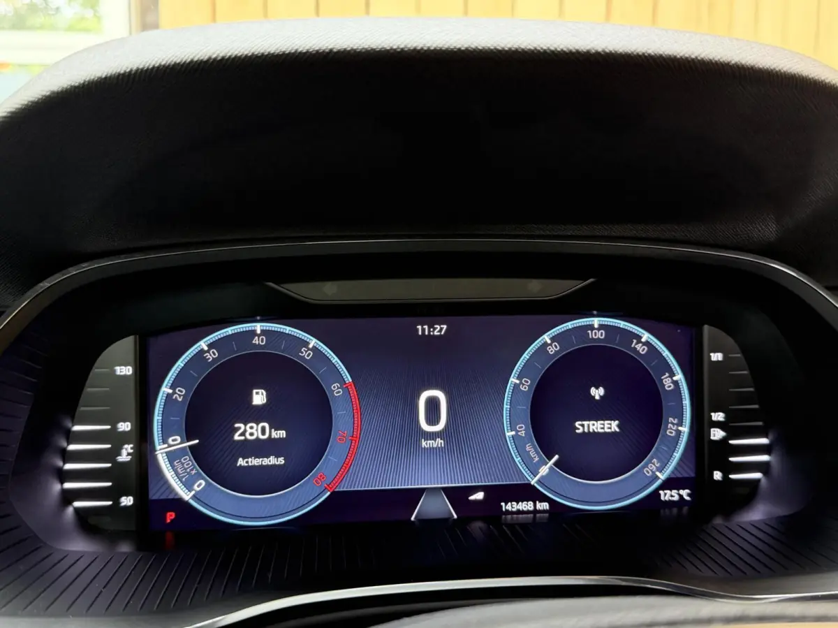 1.0 e-TSI Business Edition Plus Automaat | Apple CarPlay/Android Auto | Adaptieve cruise control | Dode hoek detectie | LED verlichting | Panoramadak | Parkeersensoren voor en achter | Stoel
