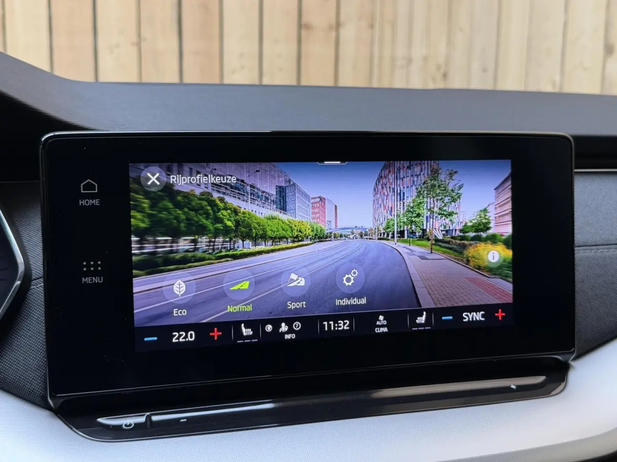 1.0 e-TSI Business Edition Plus Automaat | Apple CarPlay/Android Auto | Adaptieve cruise control | Dode hoek detectie | LED verlichting | Panoramadak | Parkeersensoren voor en achter | Stoel