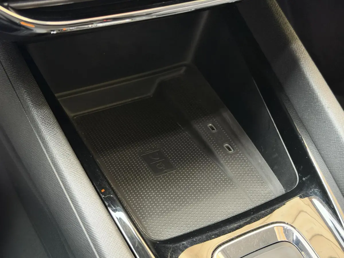 1.0 e-TSI Business Edition Plus Automaat | Apple CarPlay/Android Auto | Adaptieve cruise control | Dode hoek detectie | LED verlichting | Panoramadak | Parkeersensoren voor en achter | Stoel
