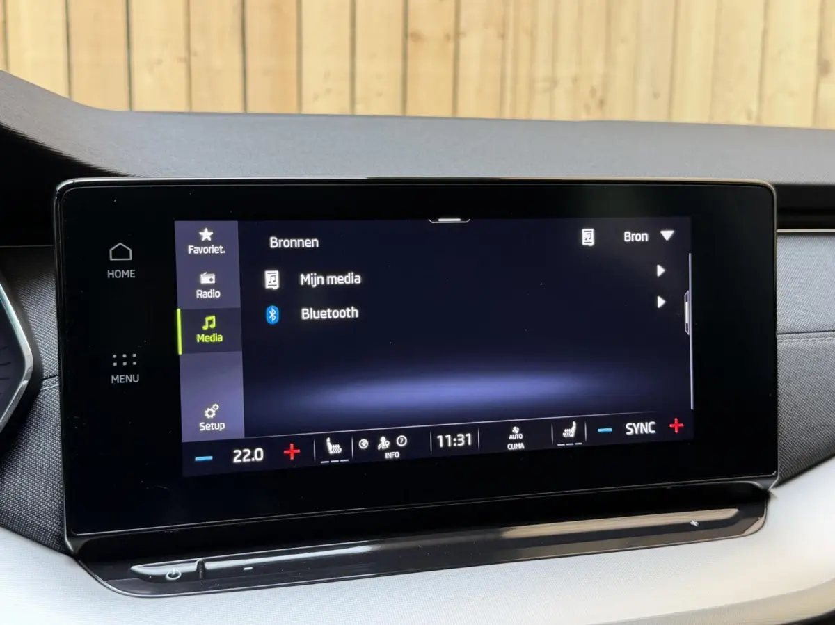 1.0 e-TSI Business Edition Plus Automaat | Apple CarPlay/Android Auto | Adaptieve cruise control | Dode hoek detectie | LED verlichting | Panoramadak | Parkeersensoren voor en achter | Stoel