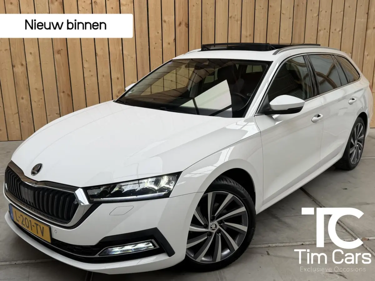 1.0 e-TSI Business Edition Plus Automaat | Apple CarPlay/Android Auto | Adaptieve cruise control | Dode hoek detectie | LED verlichting | Panoramadak | Parkeersensoren voor en achter | Stoel