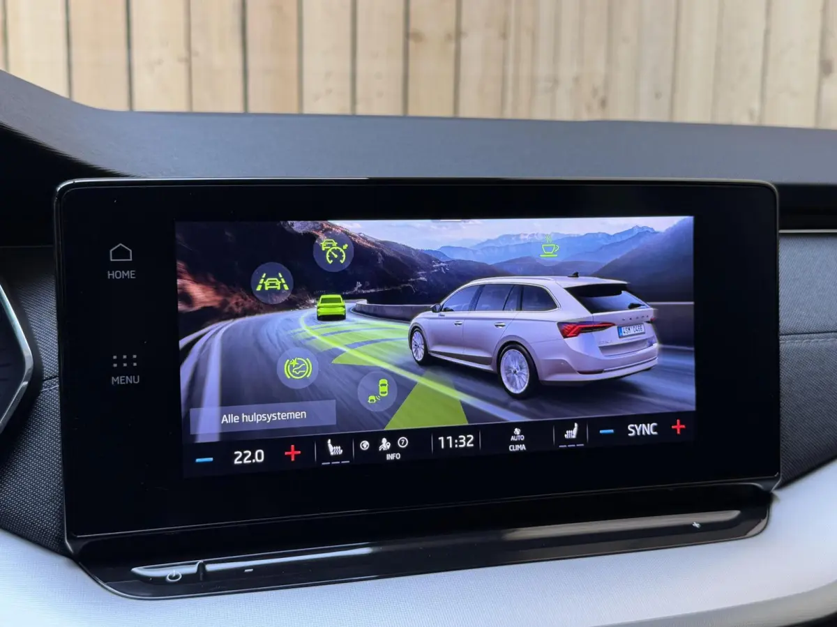 1.0 e-TSI Business Edition Plus Automaat | Apple CarPlay/Android Auto | Adaptieve cruise control | Dode hoek detectie | LED verlichting | Panoramadak | Parkeersensoren voor en achter | Stoel