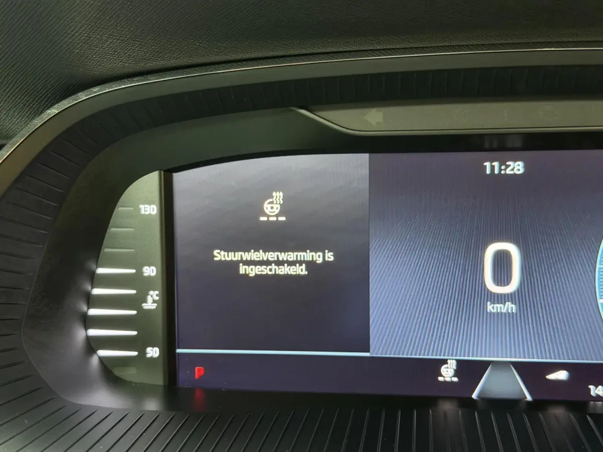 1.0 e-TSI Business Edition Plus Automaat | Apple CarPlay/Android Auto | Adaptieve cruise control | Dode hoek detectie | LED verlichting | Panoramadak | Parkeersensoren voor en achter | Stoel