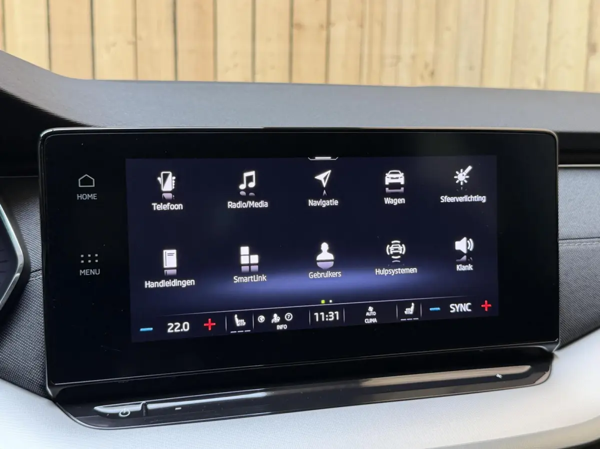 1.0 e-TSI Business Edition Plus Automaat | Apple CarPlay/Android Auto | Adaptieve cruise control | Dode hoek detectie | LED verlichting | Panoramadak | Parkeersensoren voor en achter | Stoel