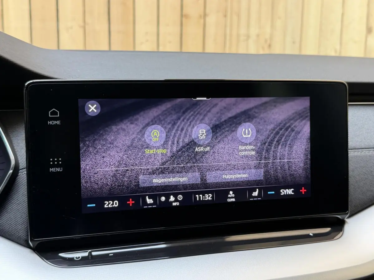 1.0 e-TSI Business Edition Plus Automaat | Apple CarPlay/Android Auto | Adaptieve cruise control | Dode hoek detectie | LED verlichting | Panoramadak | Parkeersensoren voor en achter | Stoel