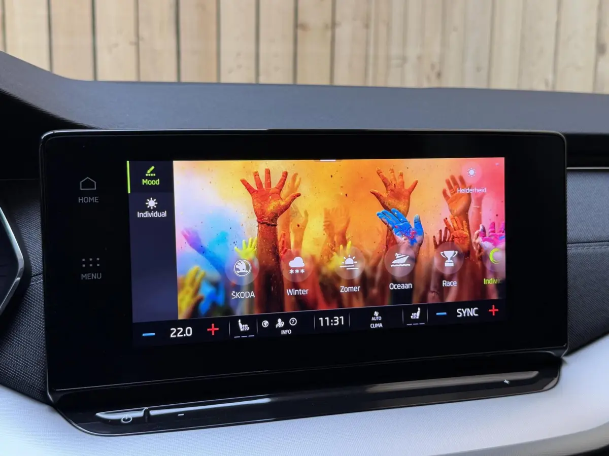 1.0 e-TSI Business Edition Plus Automaat | Apple CarPlay/Android Auto | Adaptieve cruise control | Dode hoek detectie | LED verlichting | Panoramadak | Parkeersensoren voor en achter | Stoel