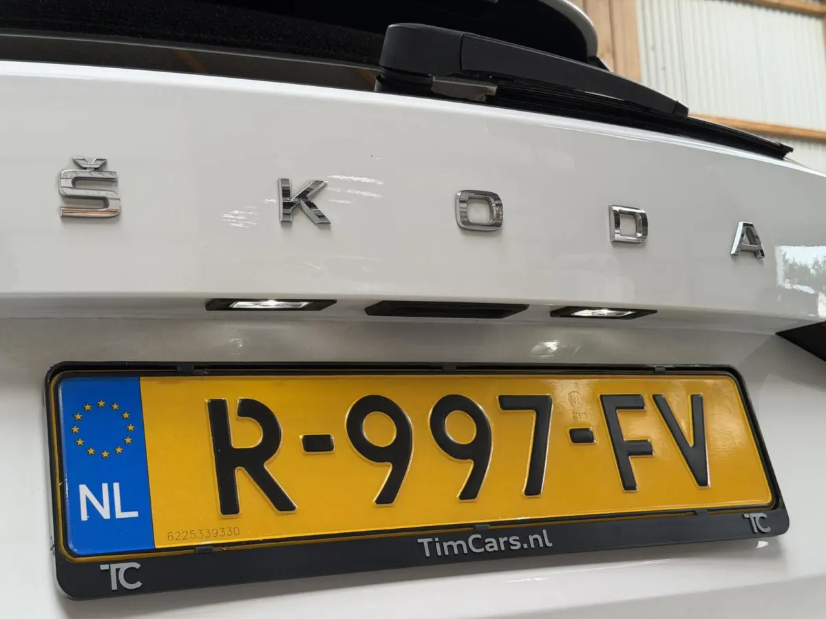 1.0 TSI Business Edition Plus Apple CarPlay/Android Auto | Adaptieve cruise control | Dode hoek detectie | LED koplampen | Navigatiesysteem | Stoel en stuurwielverwarming | Parkeersensoren v