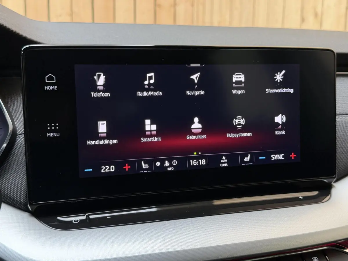 1.0 TSI Business Edition Plus Apple CarPlay/Android Auto | Adaptieve cruise control | Dode hoek detectie | LED koplampen | Navigatiesysteem | Stoel en stuurwielverwarming | Parkeersensoren v
