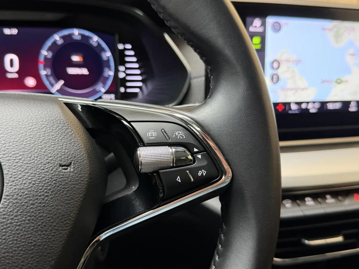 1.0 TSI Business Edition Plus Apple CarPlay/Android Auto | Adaptieve cruise control | Dode hoek detectie | LED koplampen | Navigatiesysteem | Stoel en stuurwielverwarming | Parkeersensoren v