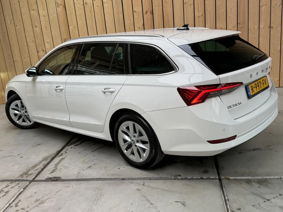1.0 TSI Business Edition Plus Apple CarPlay/Android Auto | Adaptieve cruise control | Dode hoek detectie | LED koplampen | Navigatiesysteem | Stoel en stuurwielverwarming | Parkeersensoren v