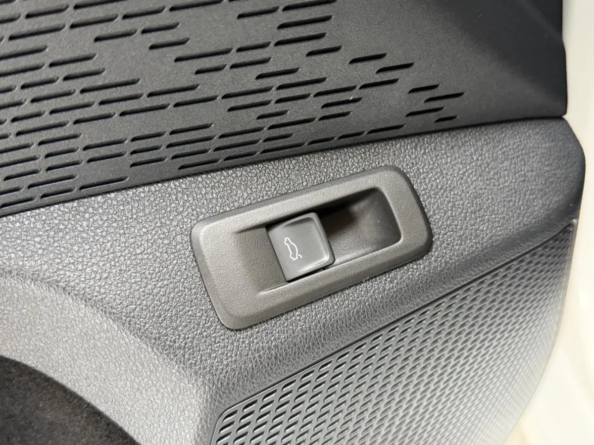 1.0 TSI Business Edition Plus Apple CarPlay/Android Auto | Adaptieve cruise control | Dode hoek detectie | LED koplampen | Navigatiesysteem | Stoel en stuurwielverwarming | Parkeersensoren v