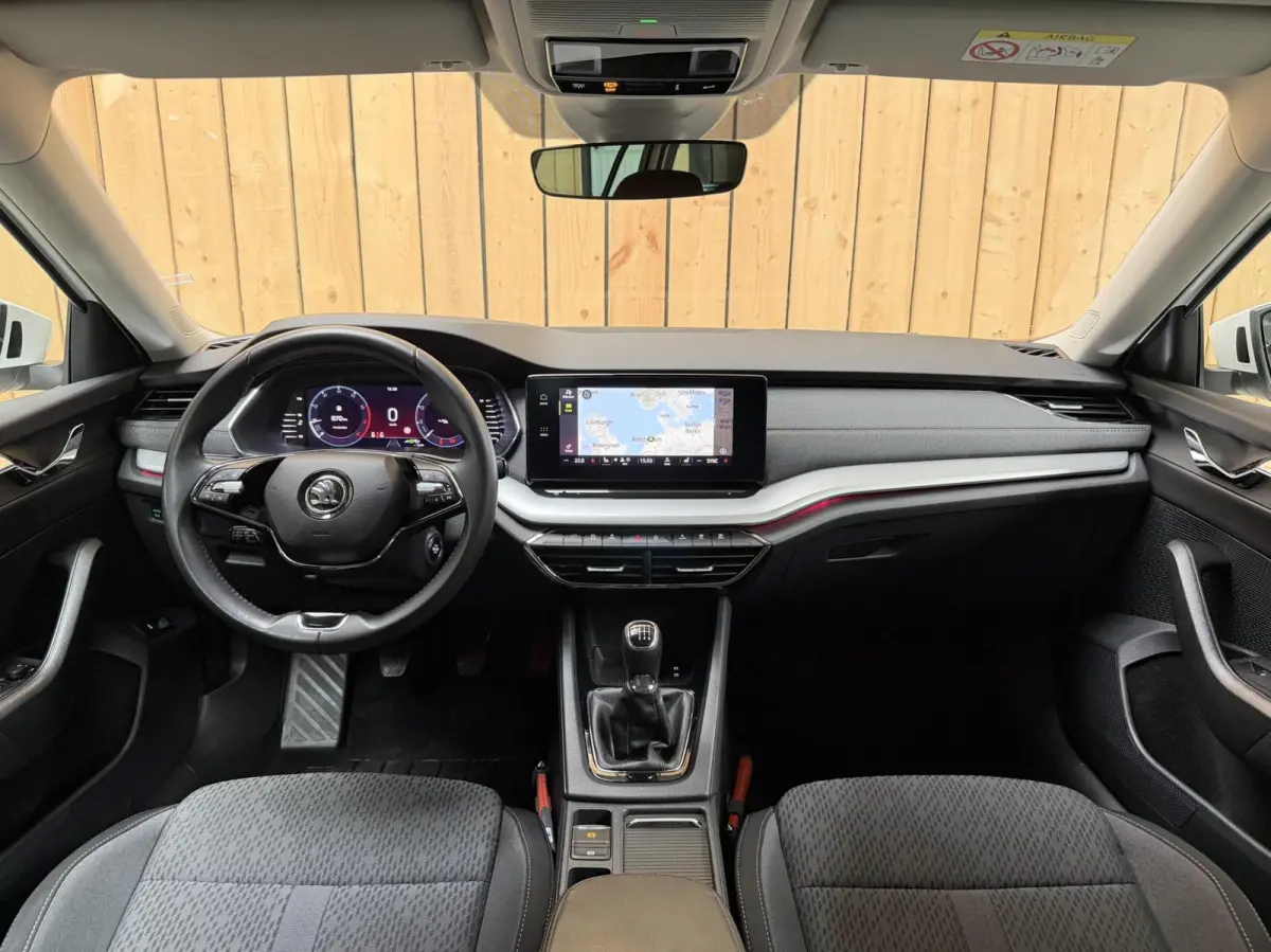 1.0 TSI Business Edition Plus Apple CarPlay/Android Auto | Adaptieve cruise control | Dode hoek detectie | LED koplampen | Navigatiesysteem | Stoel en stuurwielverwarming | Parkeersensoren v
