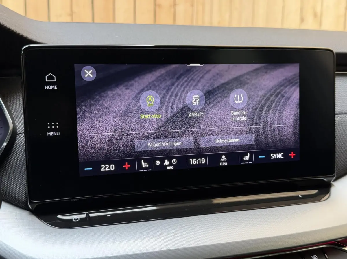 1.0 TSI Business Edition Plus Apple CarPlay/Android Auto | Adaptieve cruise control | Dode hoek detectie | LED koplampen | Navigatiesysteem | Stoel en stuurwielverwarming | Parkeersensoren v