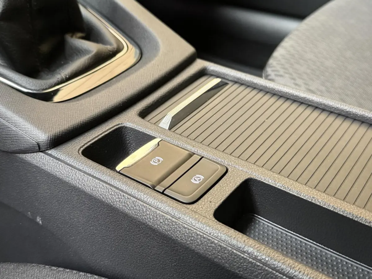 1.0 TSI Business Edition Plus Apple CarPlay/Android Auto | Adaptieve cruise control | Dode hoek detectie | LED koplampen | Navigatiesysteem | Stoel en stuurwielverwarming | Parkeersensoren v