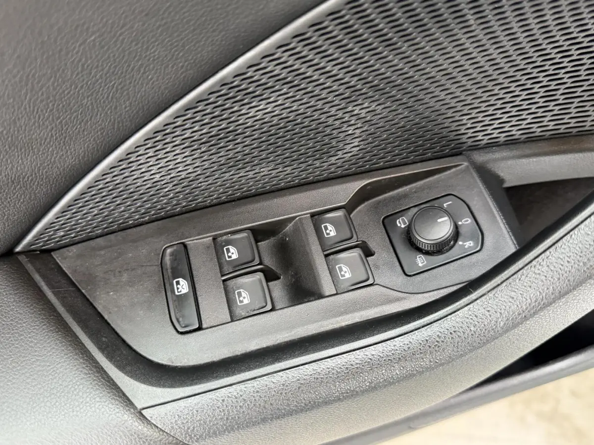 1.0 TSI Business Edition Plus Apple CarPlay/Android Auto | Adaptieve cruise control | Dode hoek detectie | LED koplampen | Navigatiesysteem | Stoel en stuurwielverwarming | Parkeersensoren v