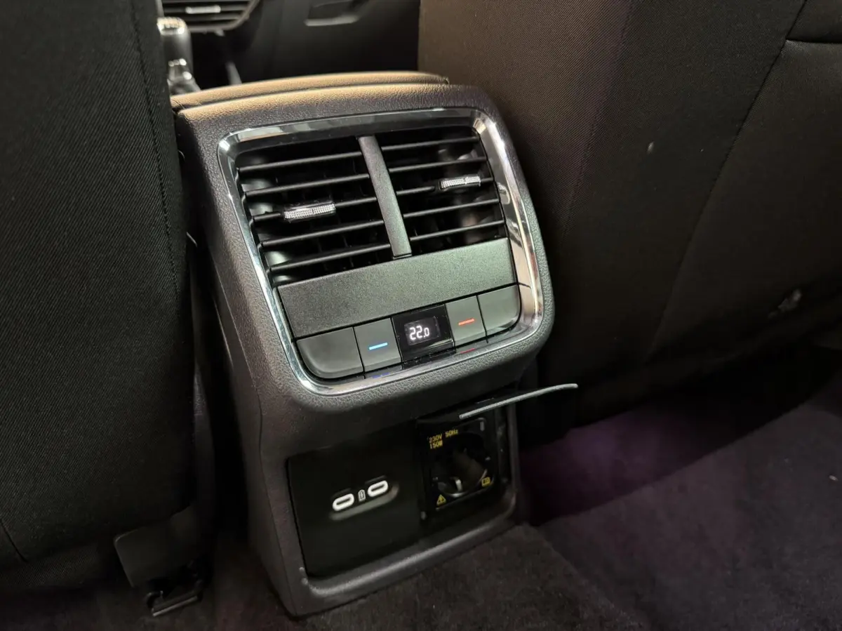 1.0 TSI Business Edition Plus Apple CarPlay/Android Auto | Adaptieve cruise control | Dode hoek detectie | LED koplampen | Navigatiesysteem | Stoel en stuurwielverwarming | Parkeersensoren v