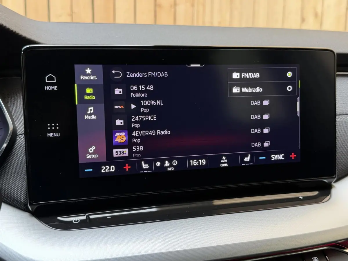 1.0 TSI Business Edition Plus Apple CarPlay/Android Auto | Adaptieve cruise control | Dode hoek detectie | LED koplampen | Navigatiesysteem | Stoel en stuurwielverwarming | Parkeersensoren v
