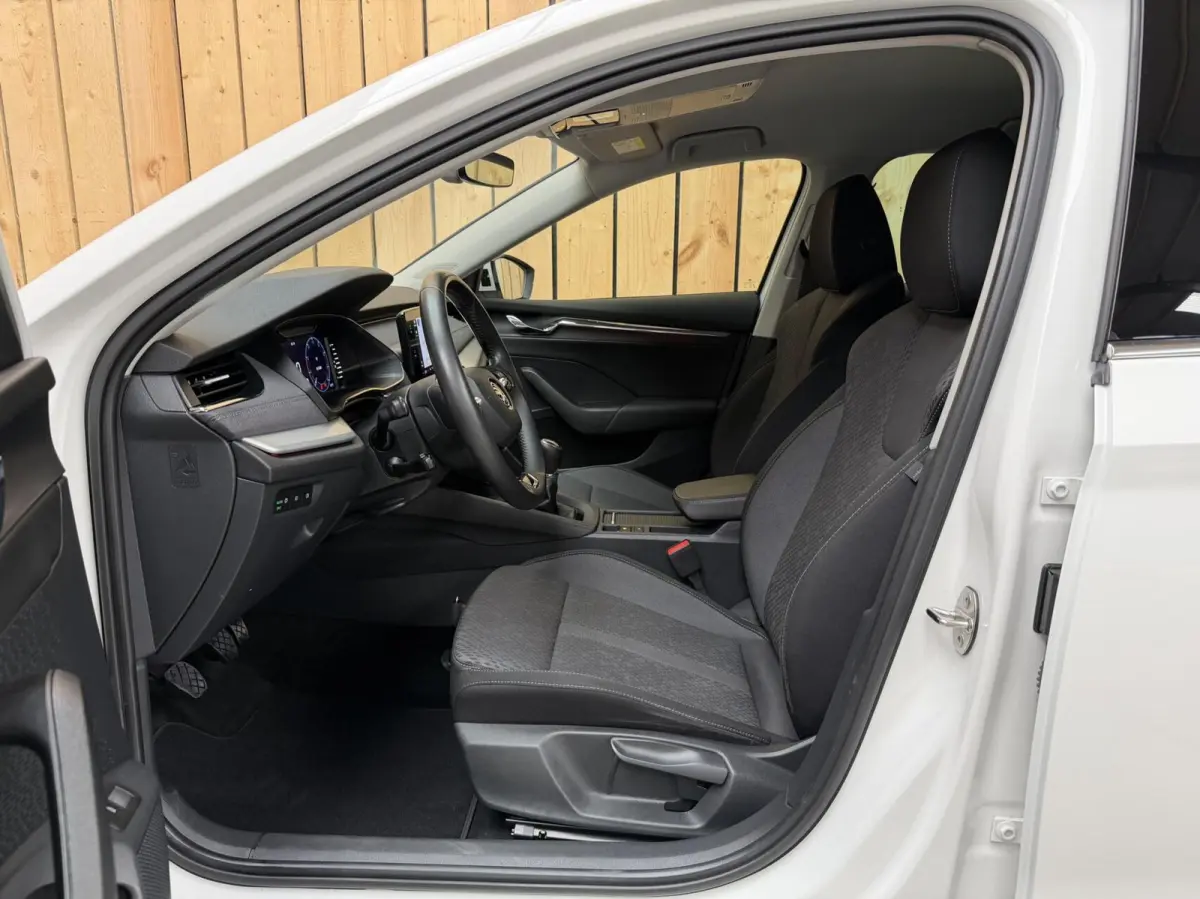 1.0 TSI Business Edition Plus Apple CarPlay/Android Auto | Adaptieve cruise control | Dode hoek detectie | LED koplampen | Navigatiesysteem | Stoel en stuurwielverwarming | Parkeersensoren v